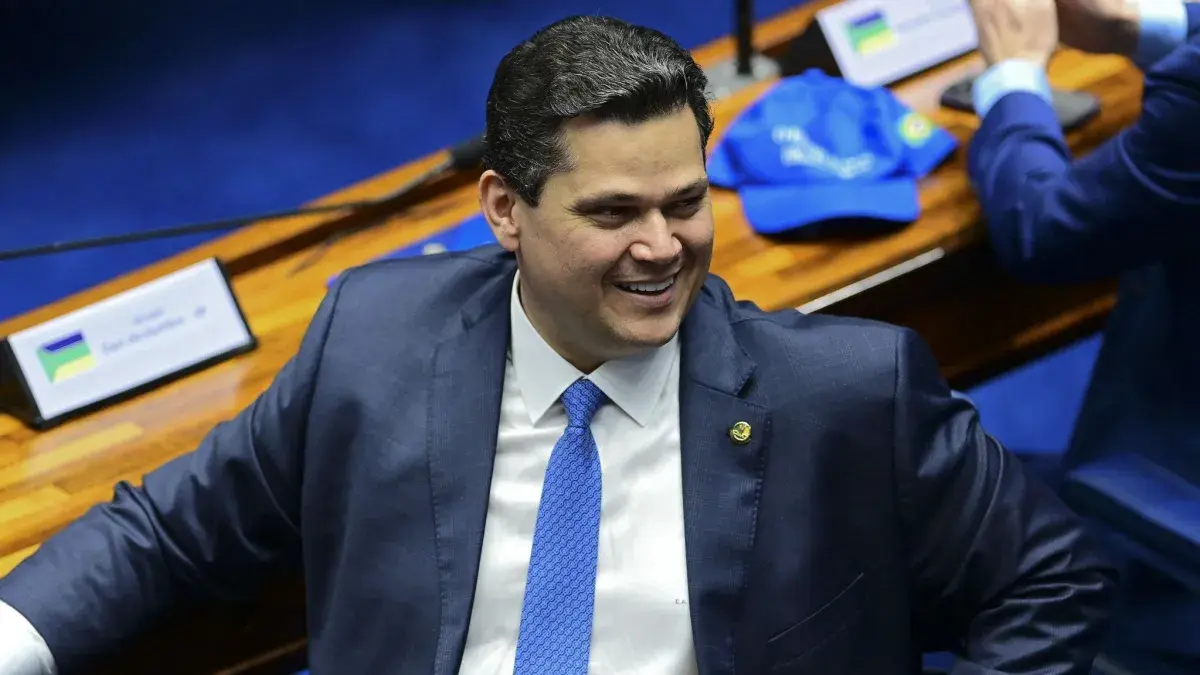 Alcolumbre é o "craque do jogo" em reprovação de Messias, diz oposição