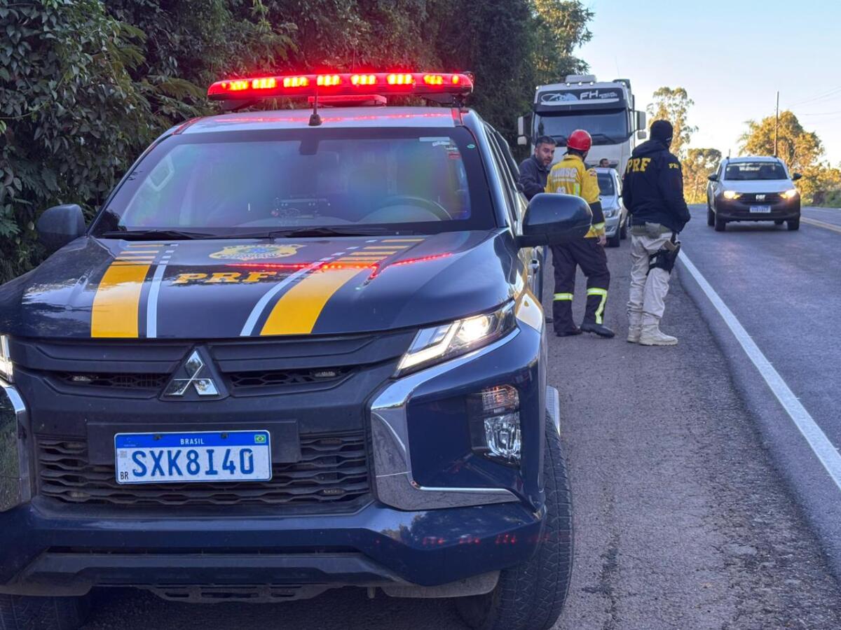 Acidente envolve caminhão e dois carros nas proximidades do Posto Bela Vista em São Miguel do Oeste