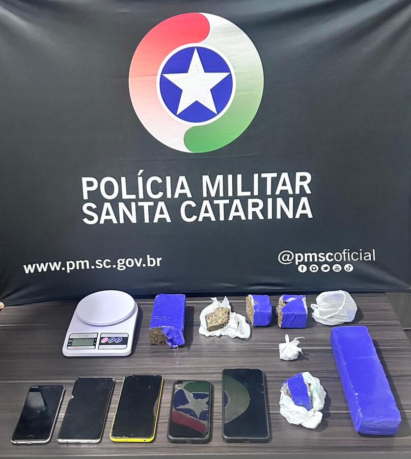 Mais de 1 kg de maconha é apreendido e três pessoas são presas em Cunha Porã