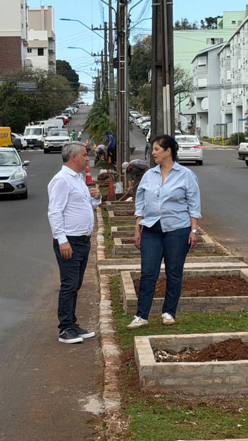 Prefeitura revitaliza Avenida Getúlio Vargas com reaproveitamento de materiais