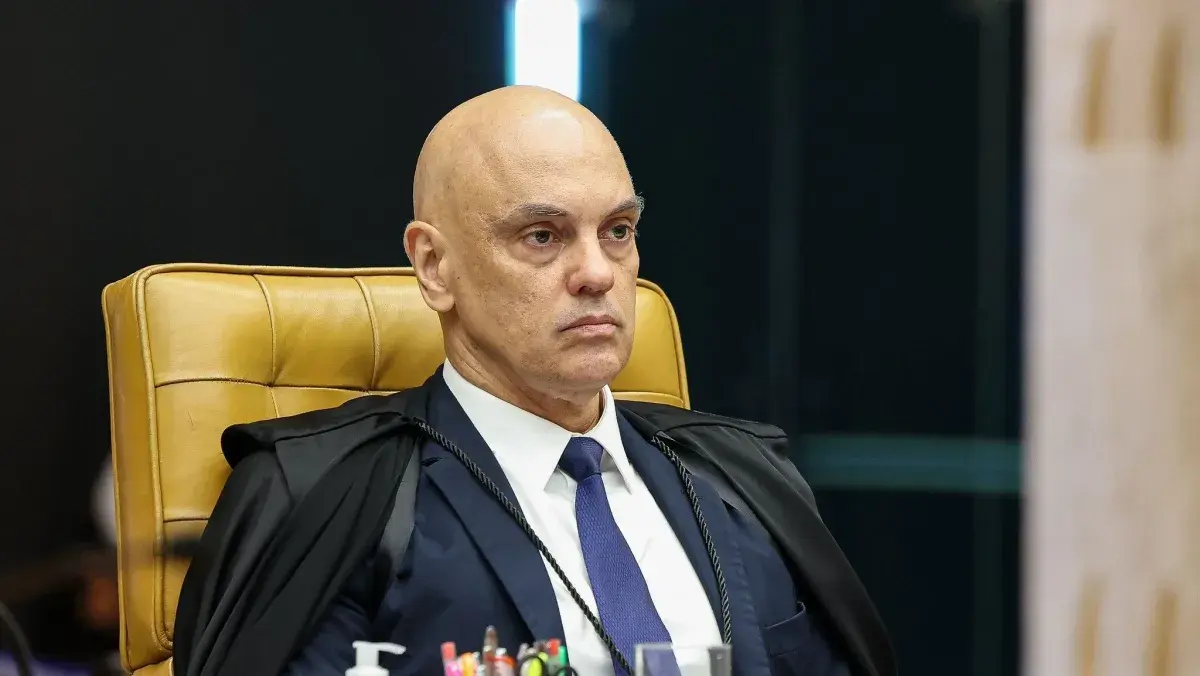 Moraes negou prorrogação da votação em 2022, enquanto Zanin autorizou medida em 2026