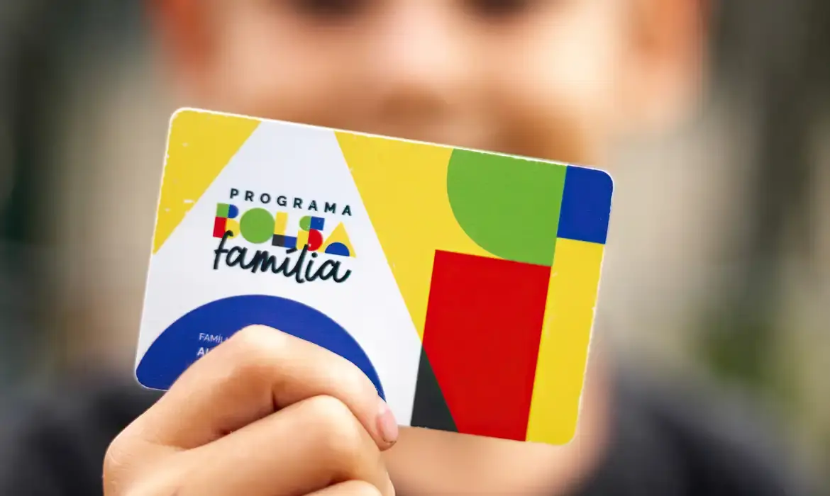 Governo antecipa Bolsa Família e pagamentos serão concluídos até quarta-feira