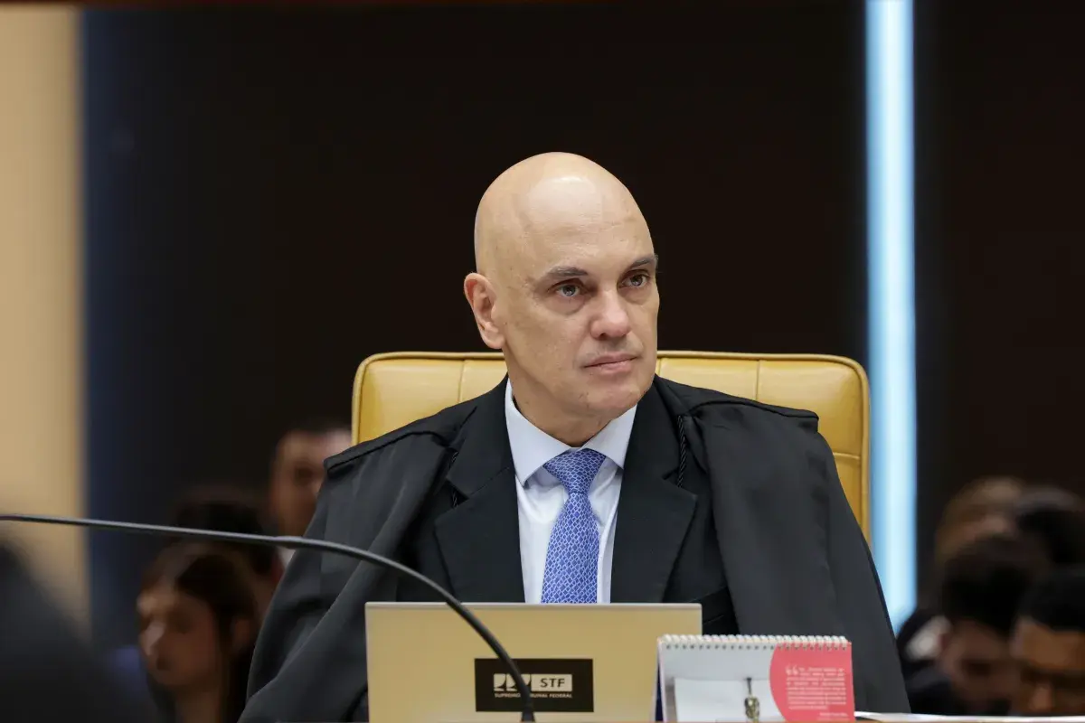Moraes defere prisão domiciliar temporária a Bolsonaro