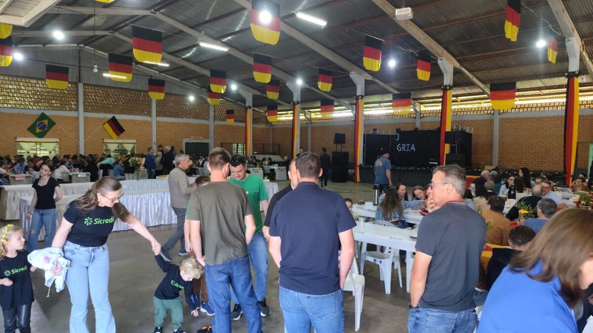 33ª Oktoberfest reúne público em Linha Santa Terezinha e celebra cultura germânica