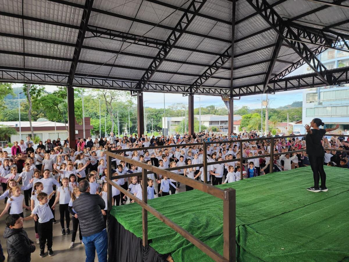 Dia Internacional da Dança é marcado por apresentações em Itapiranga