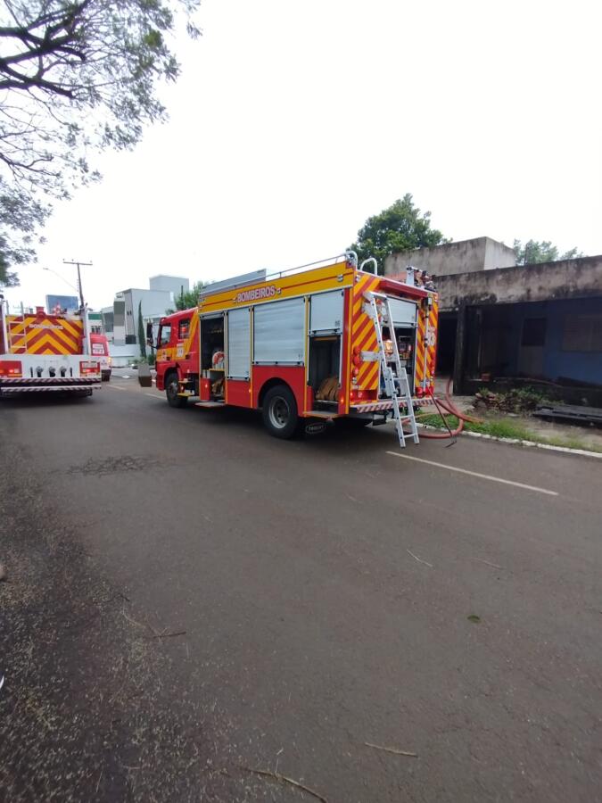 Incêndio atinge área de festa em casa de Maravilha