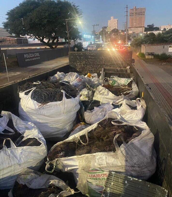 Homem é preso com quase quatro toneladas de cobre em Chapecó