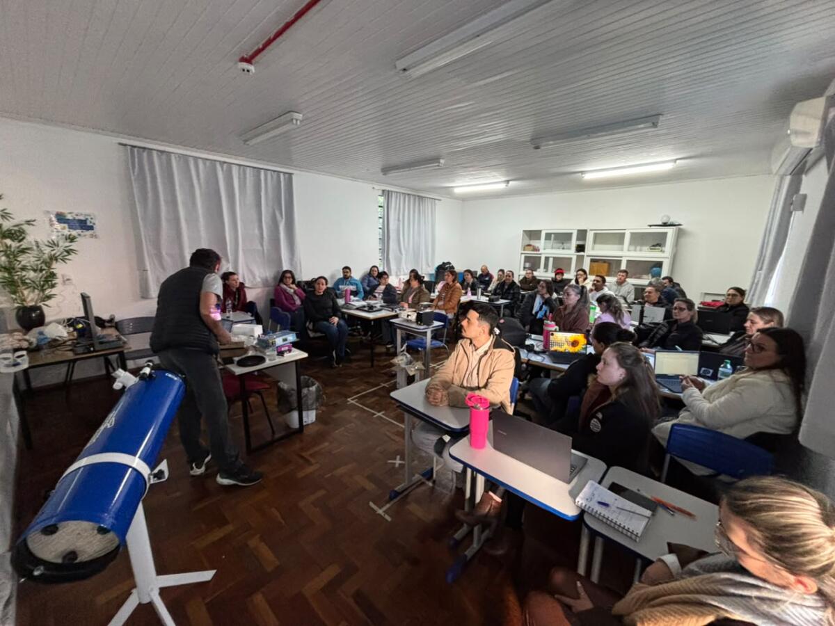 Professores da Rede Municipal participam de formação sobre Laboratório Maker
