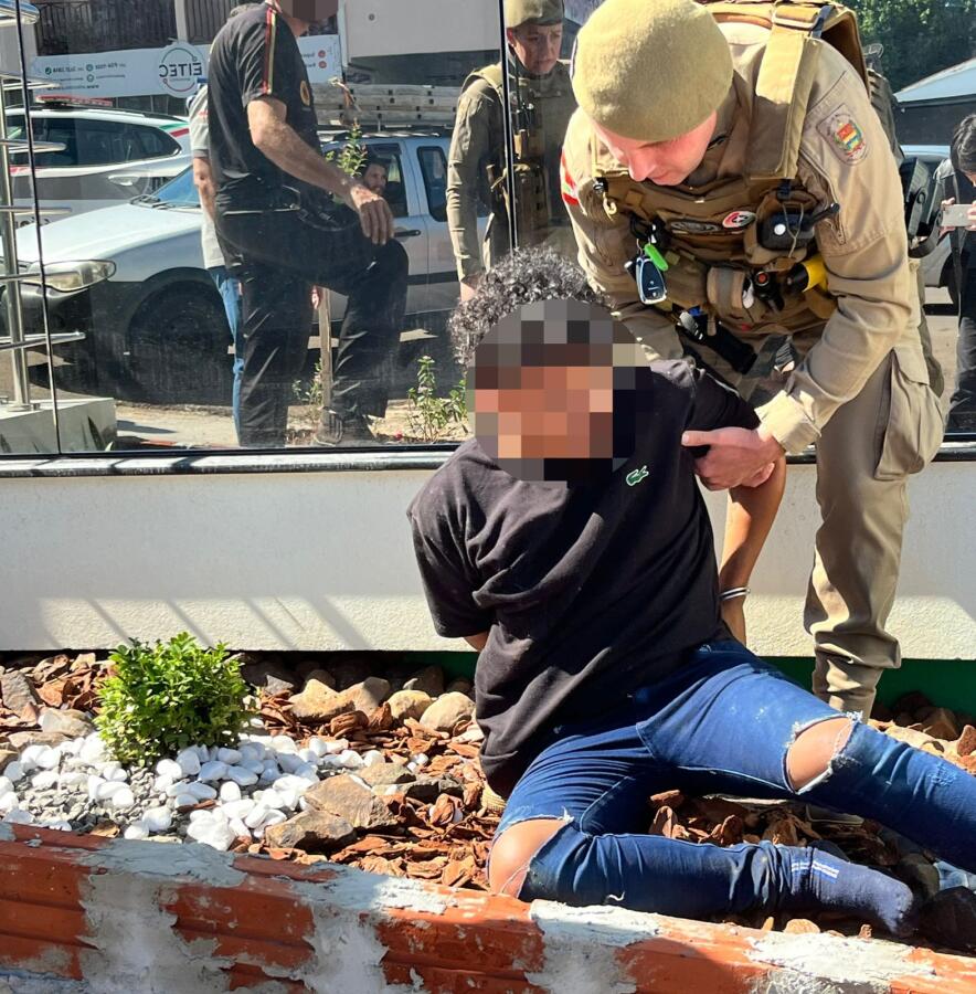 Populares impedem furto de moto e homem acaba preso em SMO