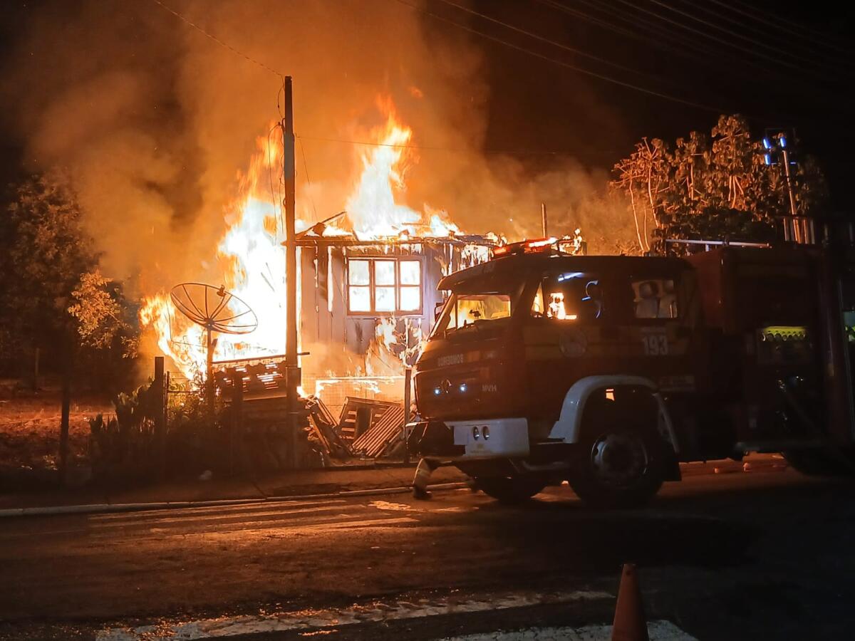 Incêndio em residência deixa morador em estado grave em Mondaí