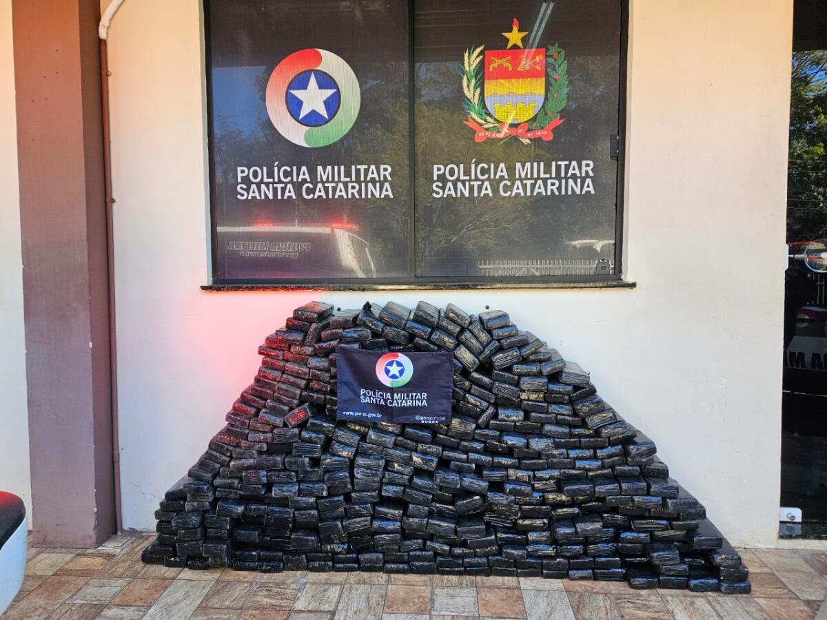 PM apreende 250 quilos de maconha e prende dois homens em São Lourenço do Oeste