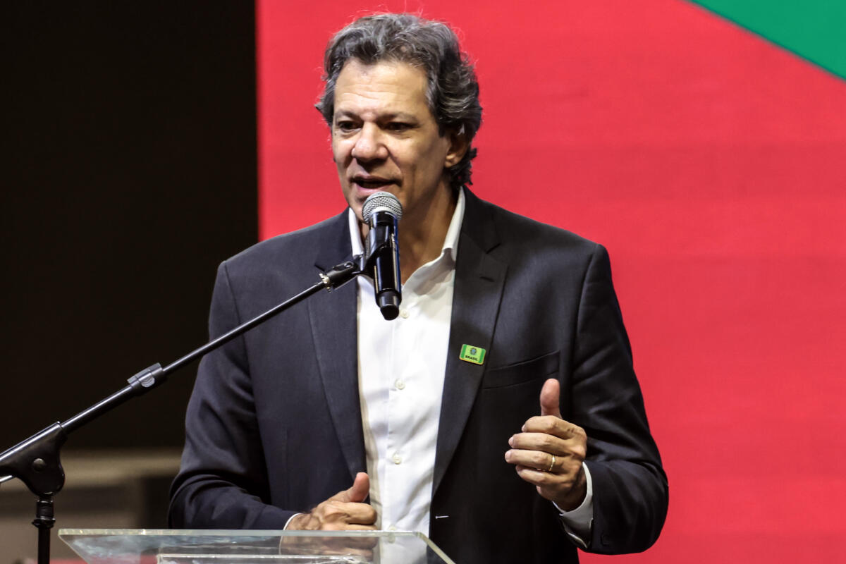 Último ato de Haddad: Ministro da Fazenda assina devolução de R$ 385 milhões a SC