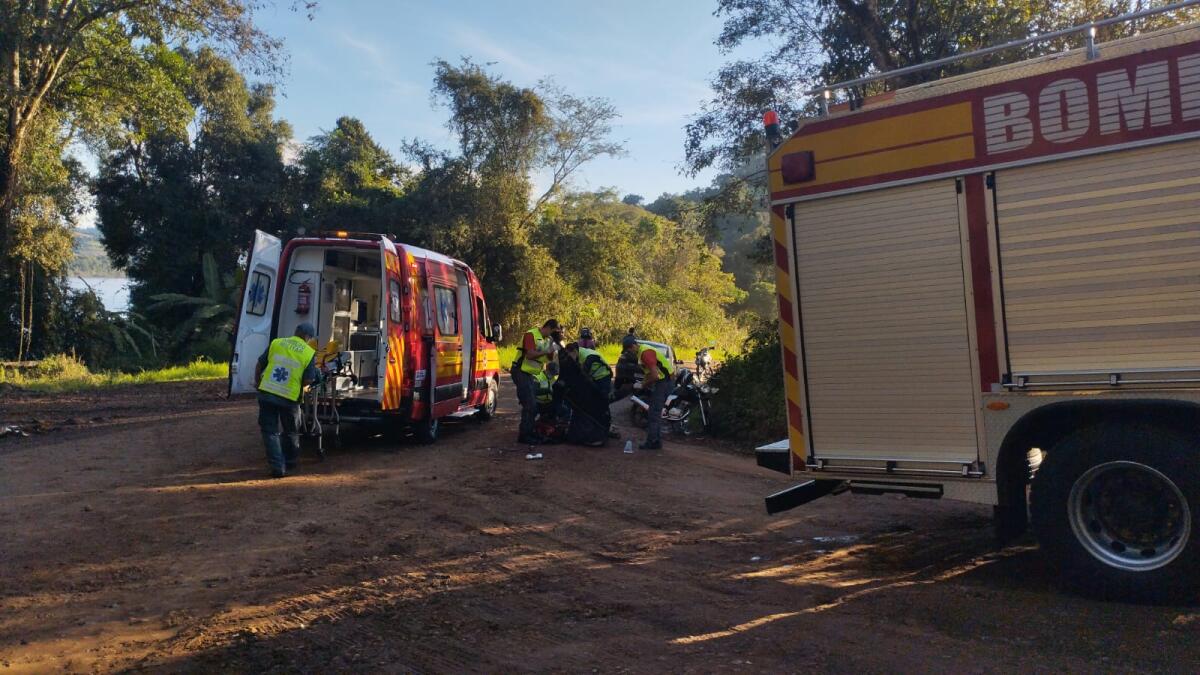 Jovem fica ferido em queda de moto no interior de Itapiranga