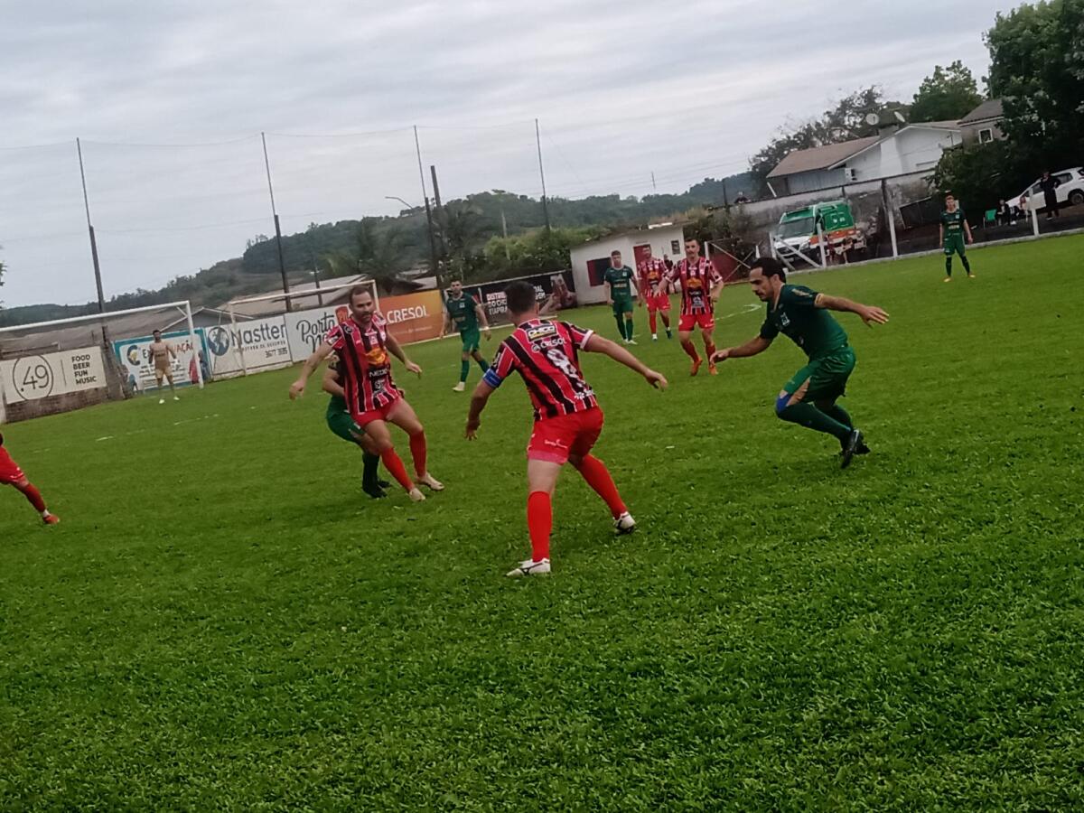 Em jogo com briga e pênalti perdido, Cometa é eliminado do Estadual Final