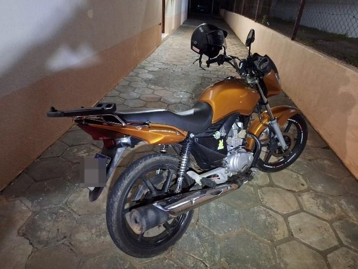 Motociclista sem CNH foge da PM e coloca pedestres em risco em São José do Cedro