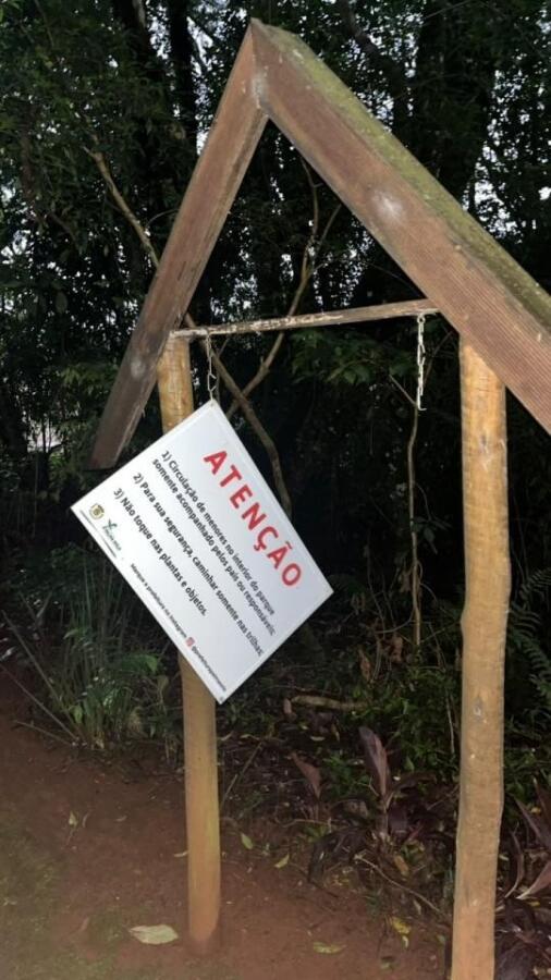 Patrimônio público é danificado nas proximidades do Bosque Municipal em Palma Sola