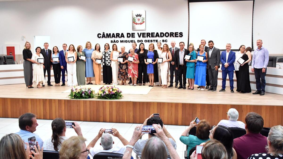 Câmara de São Miguel do Oeste homenageia mulheres com a Comenda Oralina Borges