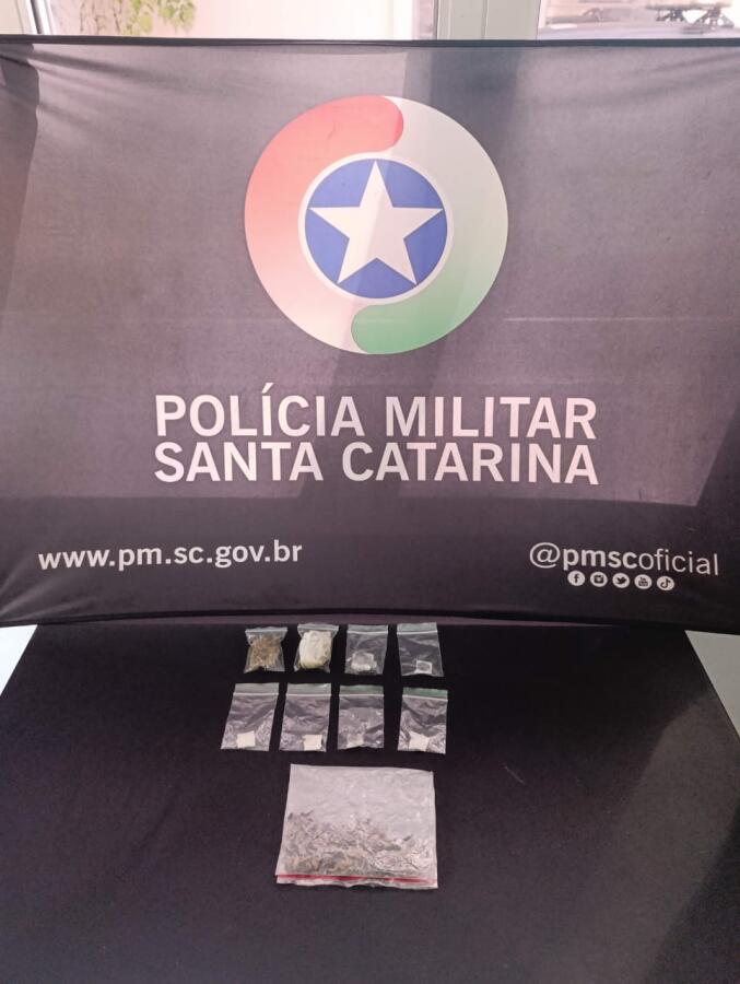 Polícia prende jovem com haxixe, maconha e cogumelos psicodélicos em SMO