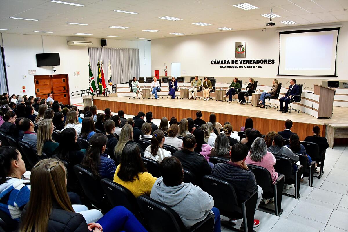 Prefeitura tem dez dias para apresentar cronograma sobre salários dos professores em SMO