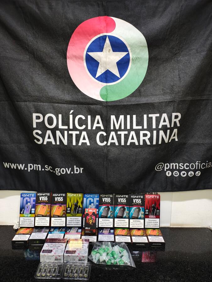 PM apreende cigarros eletrônicos, anabolizantes e acessórios para canetas emagrecedoras em ônibus em Dionísio Cerqueira