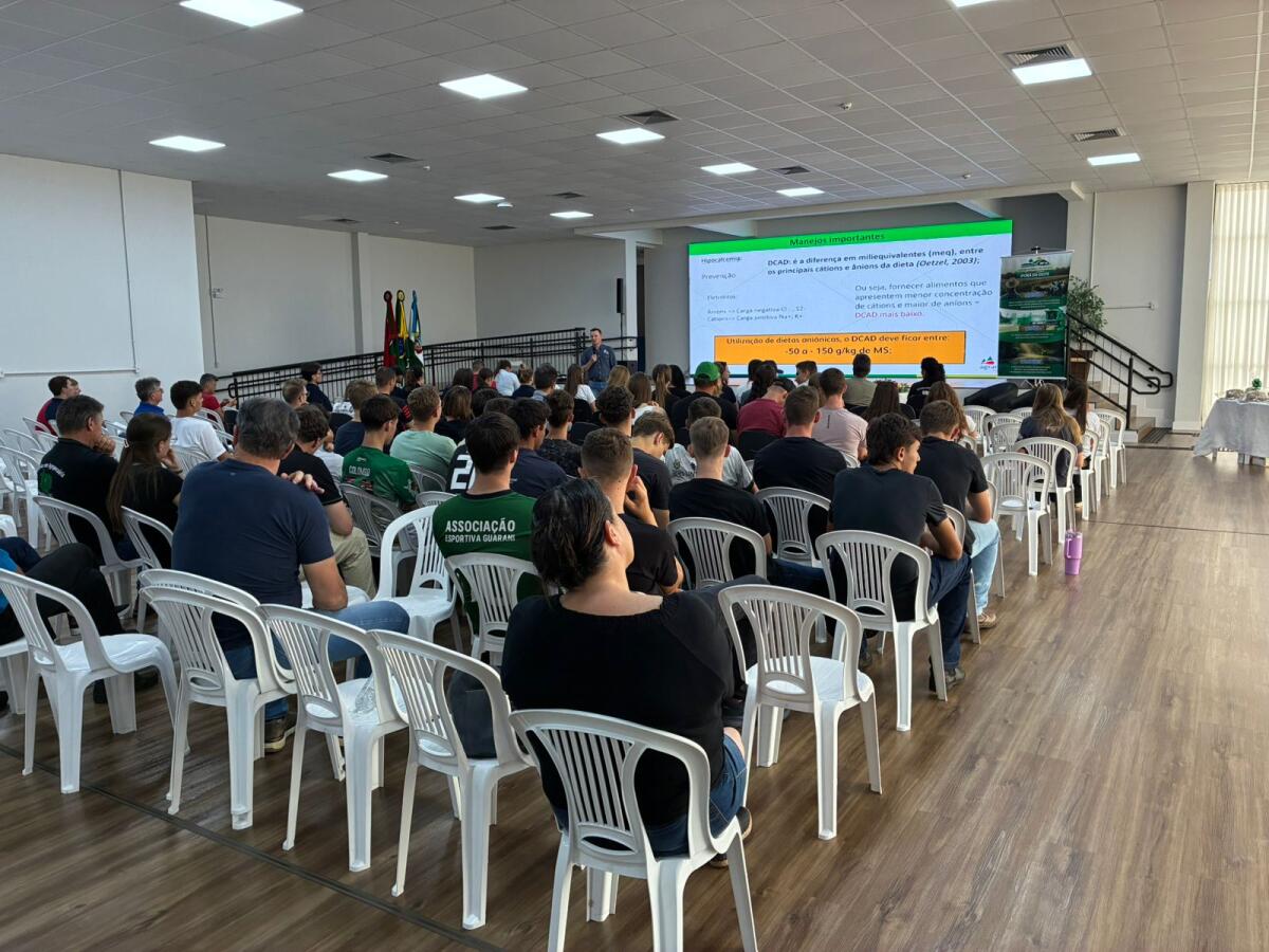 Palestras abrem a 2ª Exponobe de Iporã do Oeste