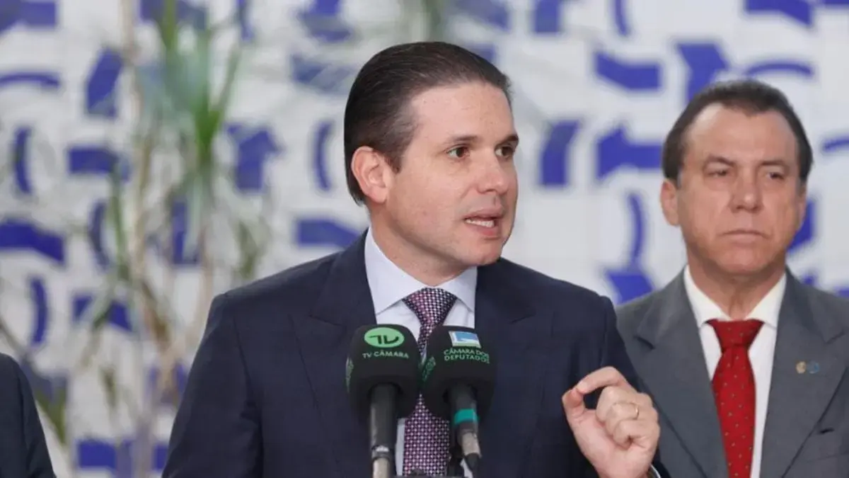 Fim da escala 6x1 terá início em 60 dias e transição de um ano, anuncia Motta
