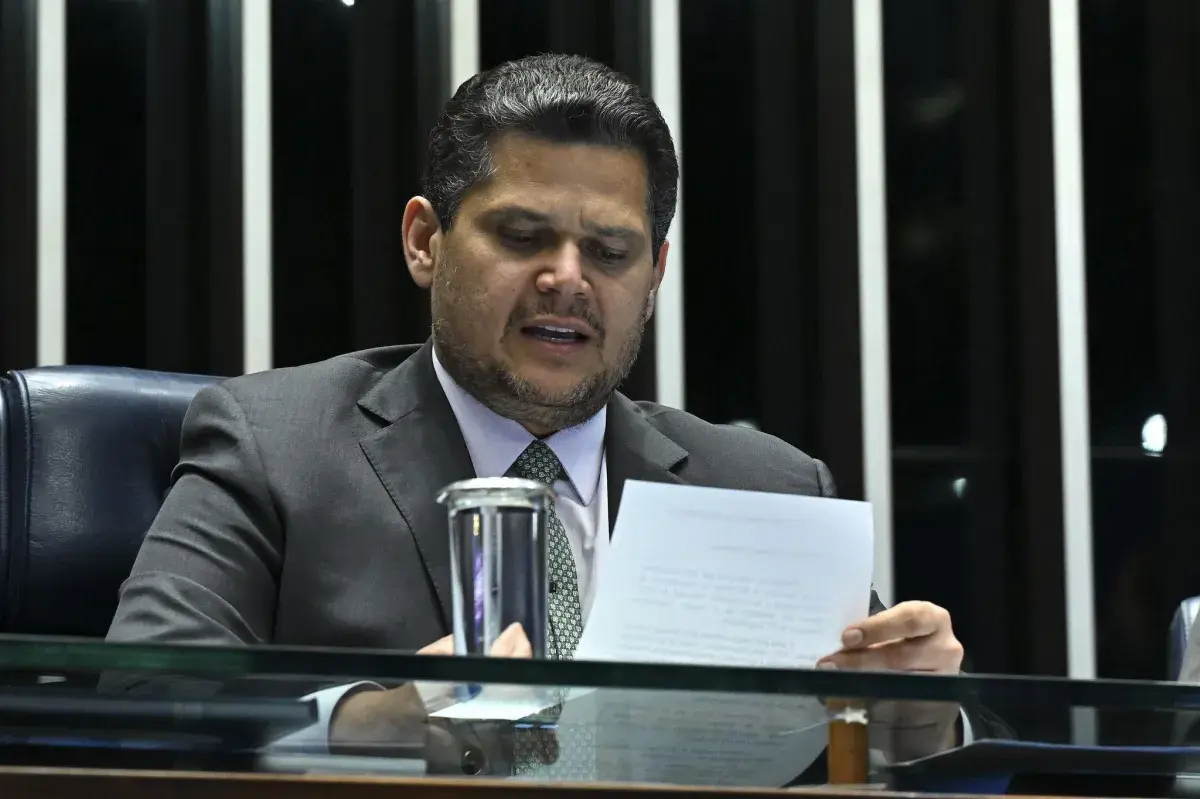 Alcolumbre é surpreendido e resiste à sabatina de Messias a curto prazo