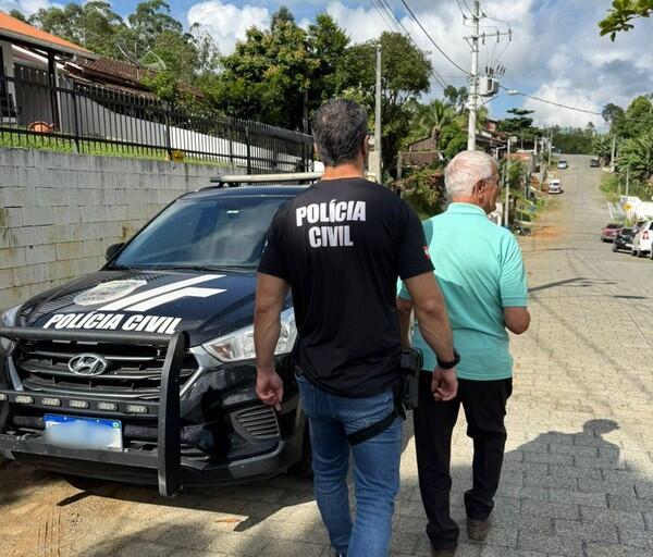 Pastor é preso após condenação por estupro de vulnerável a criança; abusos ocorreram 144 vezes, diz polícia