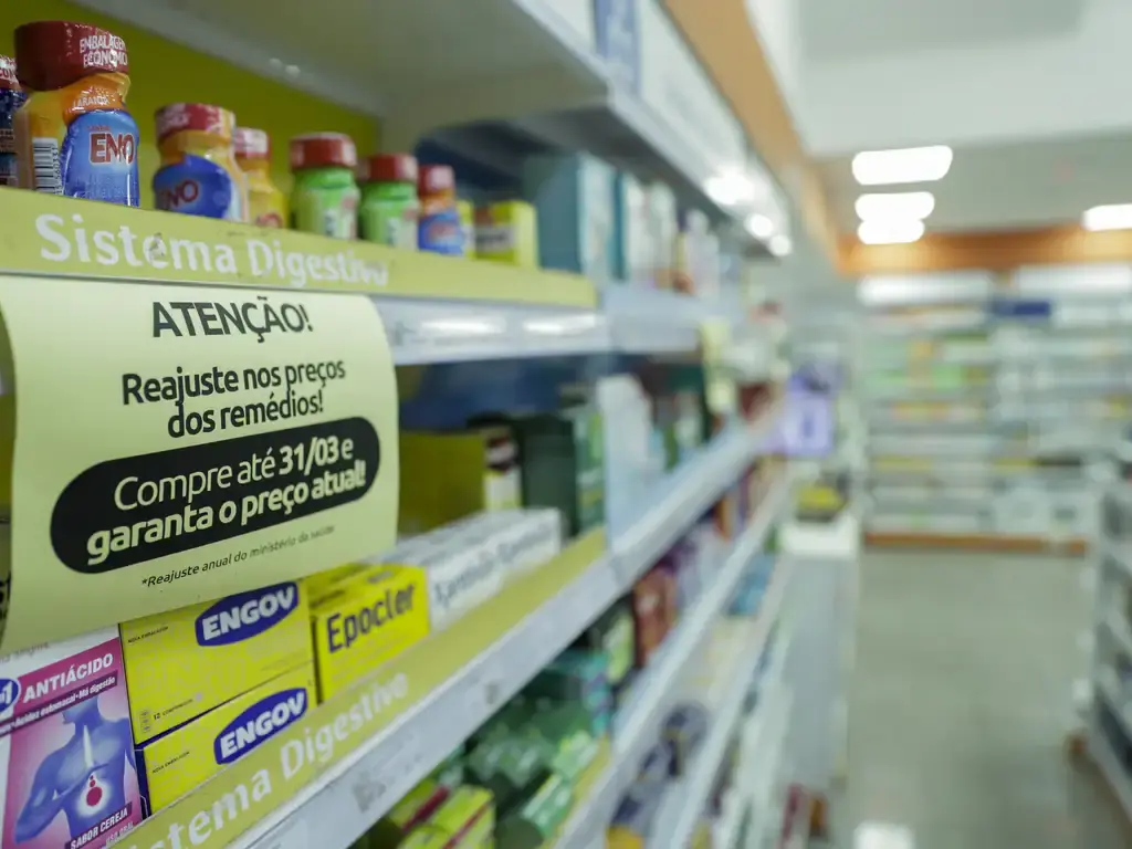 Lula sanciona lei que permite instalação de farmácias em supermercados