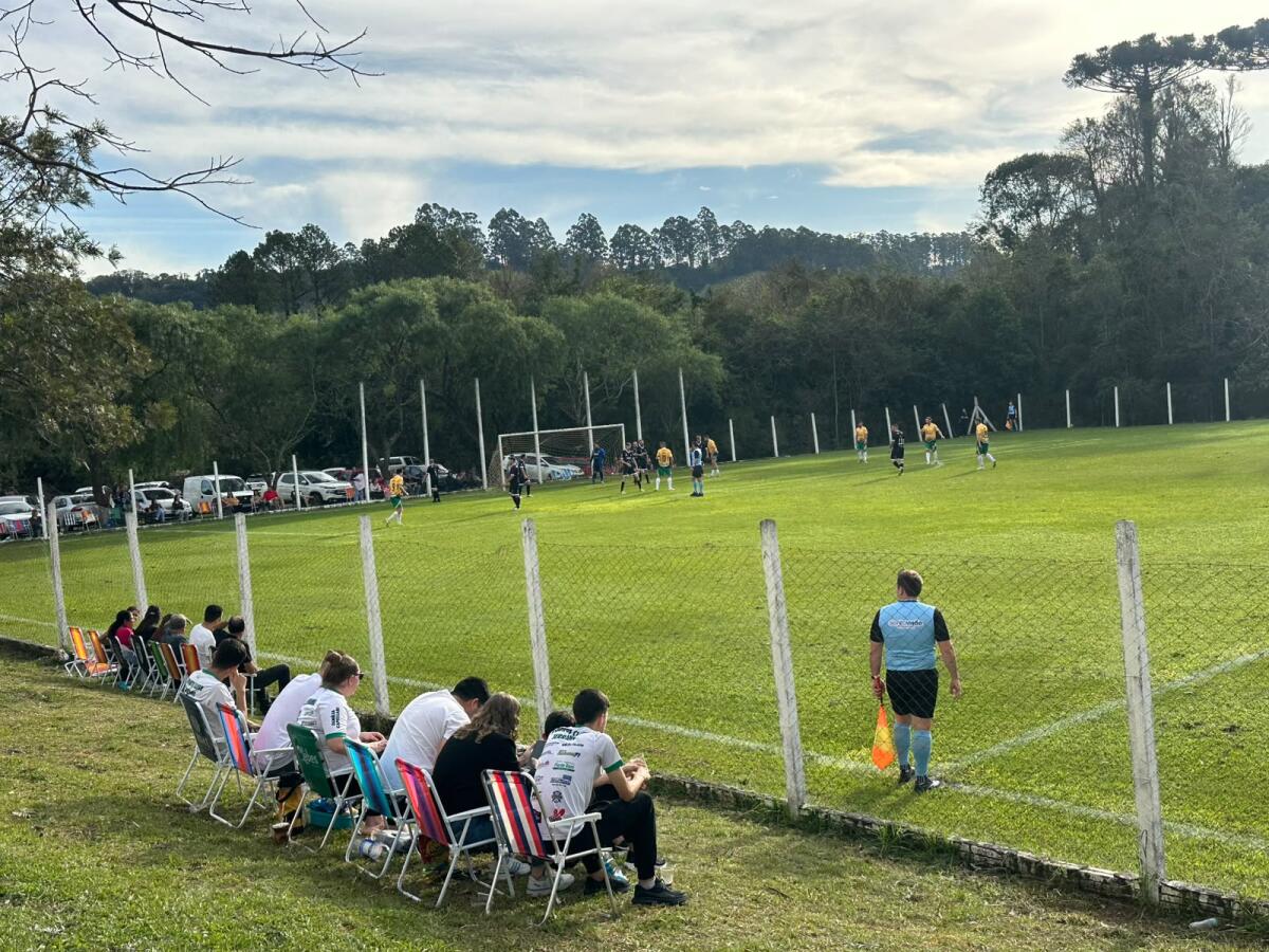 Campeonato Municipal Categoria Livre começa com quatro jogos e grande público em São Miguel do Oeste