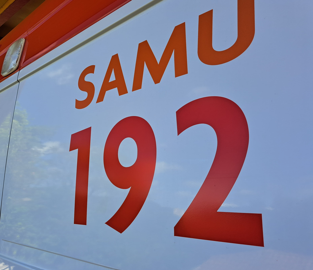 SAMU transfere homem que bateu a cabeça ao cair de caminhonete em Itapiranga