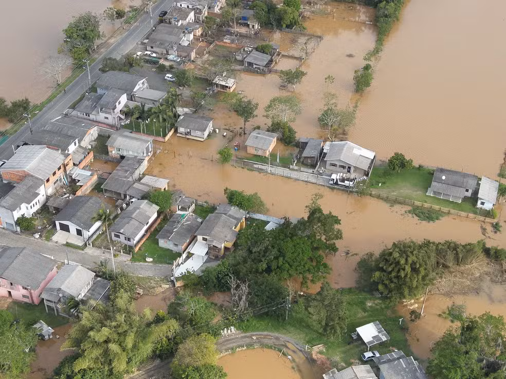 Chuvas deixam quase mil desalojados e mais de mil casas afetadas em SC
