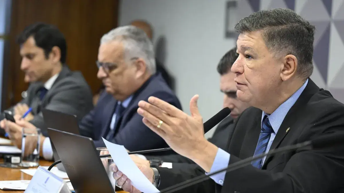 Viana diz que CPMI do INSS está prorrogada e suspende sessão