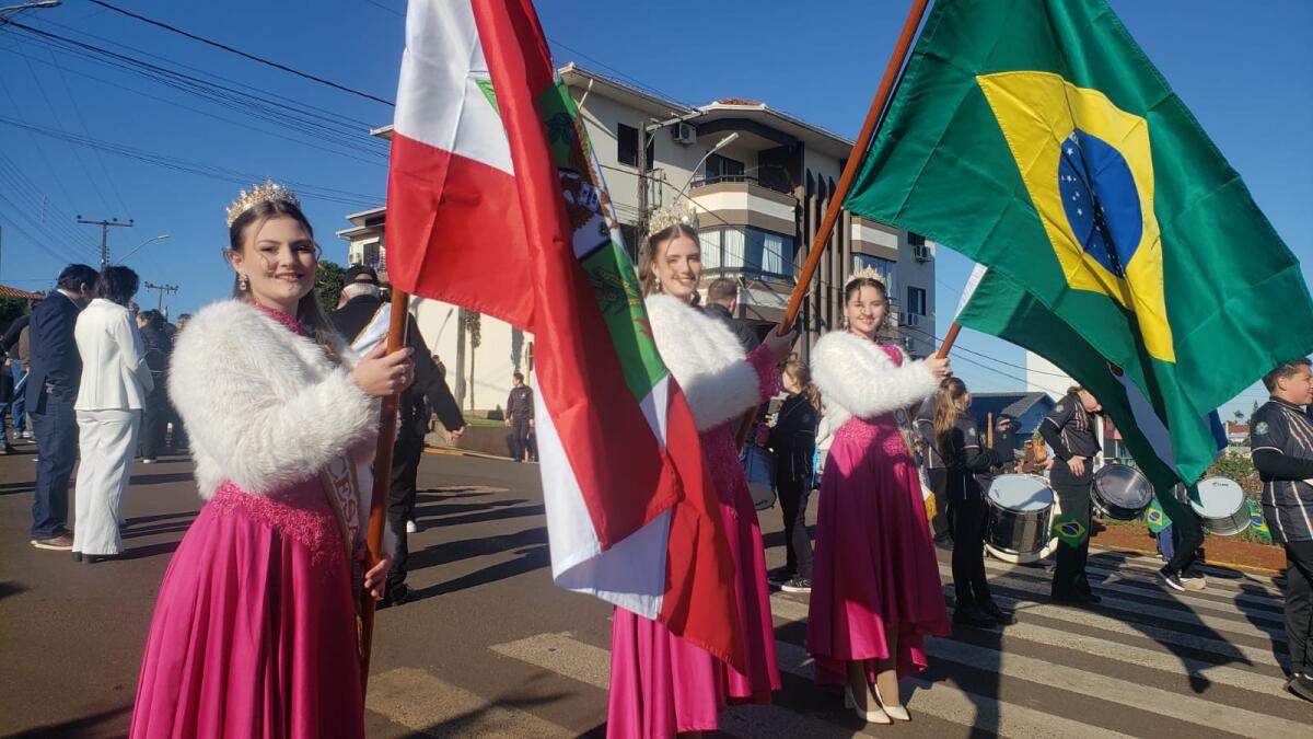Desfile de 7 de Setembro registra grande público em Iporã do Oeste