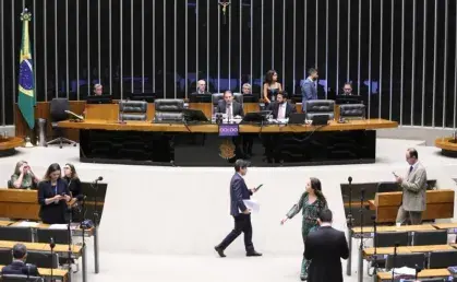 Com apoio de Hugo, CCJ vota hoje PEC que prevê o fim da escala 6x1