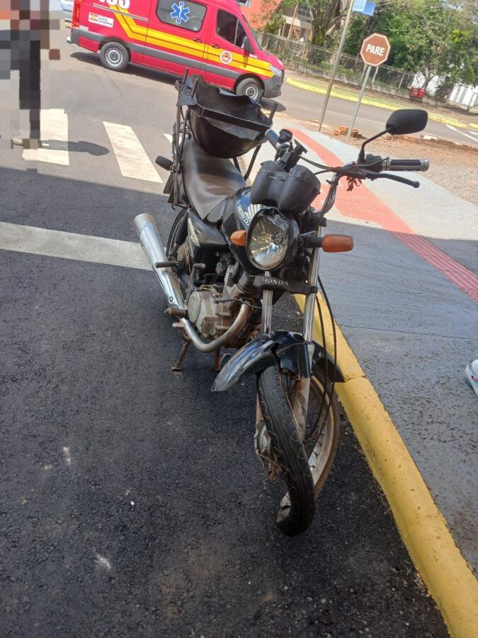 Motociclista fica ferido em colisão com ônibus escolar em Saltinho