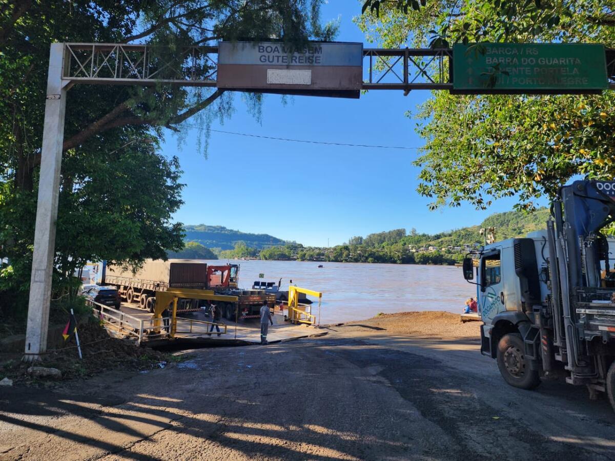 Balsa retoma travessia entre Itapiranga e Barra do Guarita