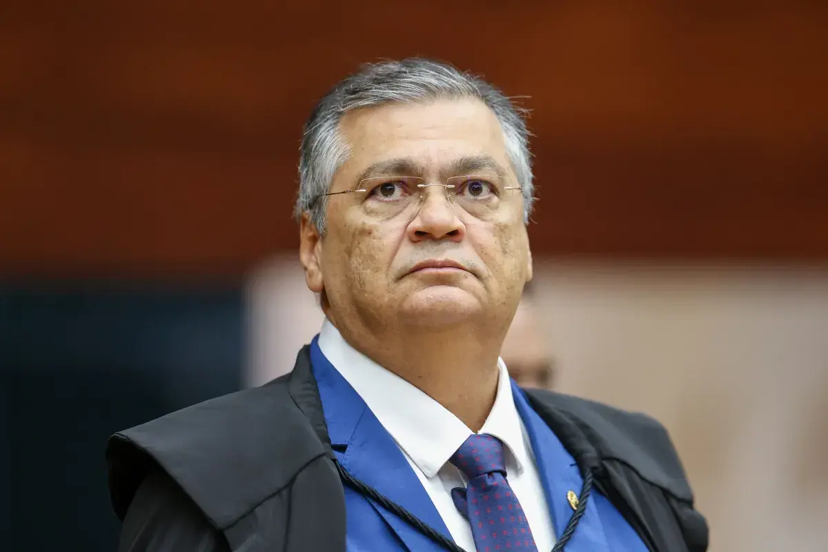 Dino pede vista e suspende julgamento sobre eleições no RJ; placar é de 1x1