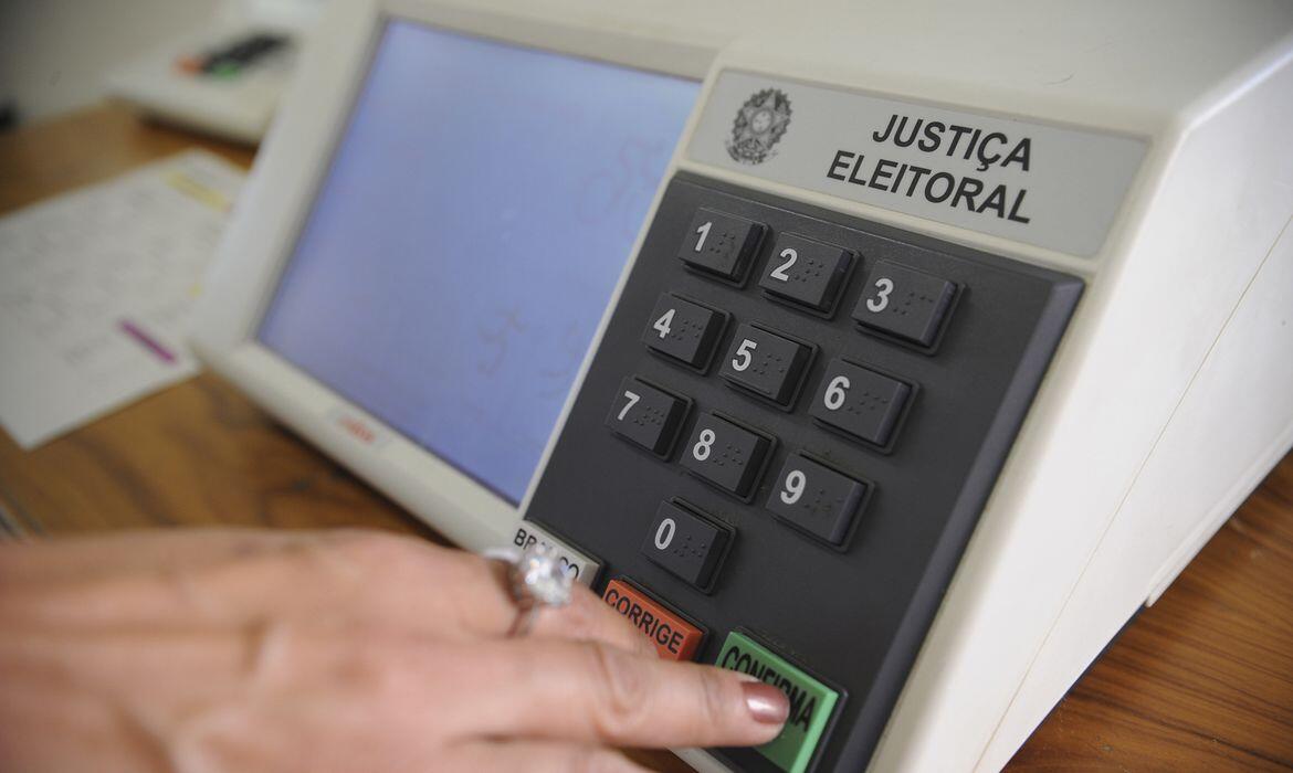 Urnas já fechadas não podem ser reabertas para novas votações neste domingo