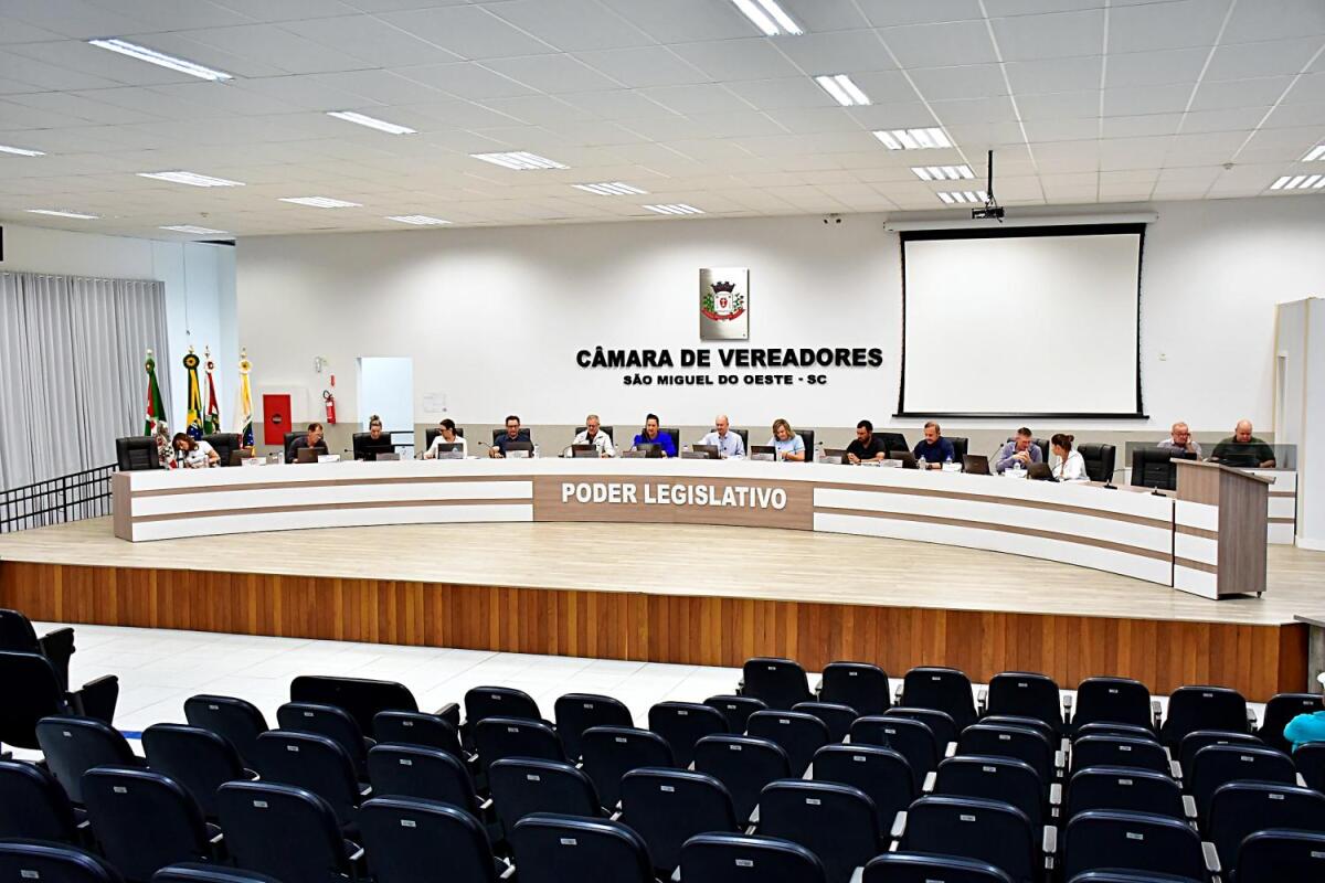 Câmara aprova lei que regulamenta consumo de bebidas alcoólicas em espaços públicos de São Miguel do Oeste