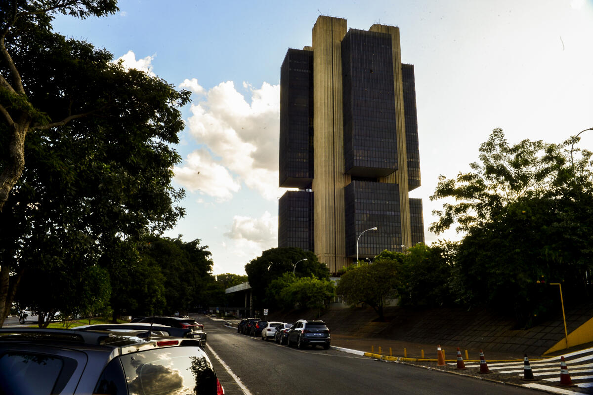 Governo autoriza concursos da Receita Federal e Banco Central com 316 vagas