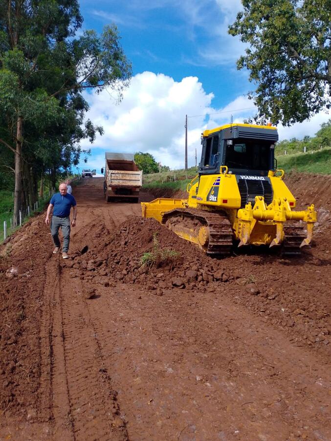 Guaraciaba melhora acesso à BR-163 usado no transporte de leite e suínos