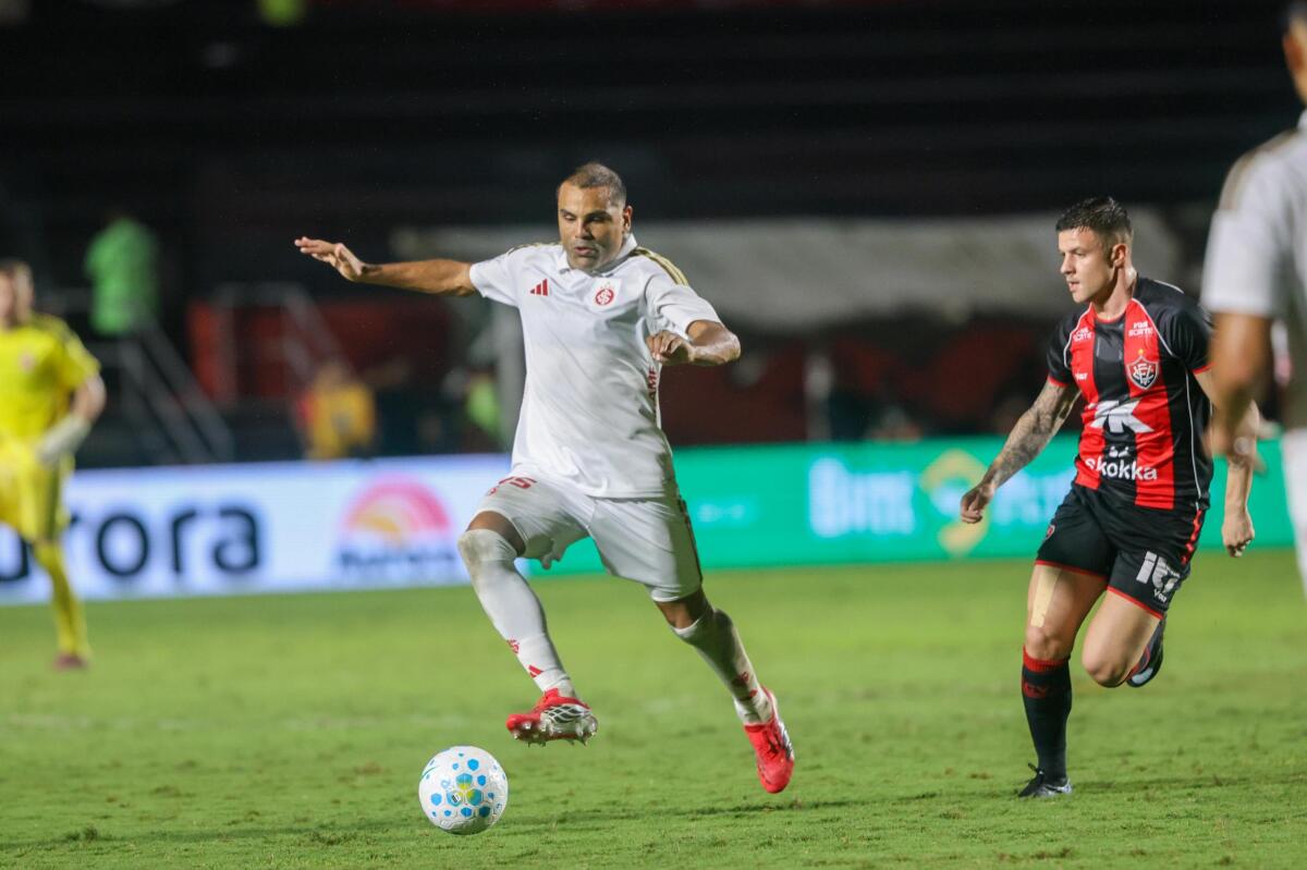 Inter é derrotado pelo Vitória e tem sequência positiva encerrada