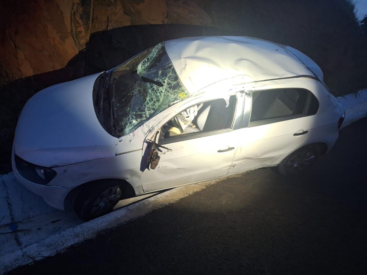 Homem furta carro, sofre acidente e acaba preso com droga na SC-283, em São Carlos