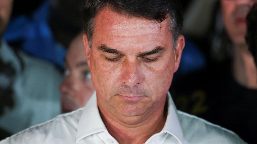 Aliados afirmam que Flávio Bolsonaro deixou o Brasil rumo aos Estados Unidos