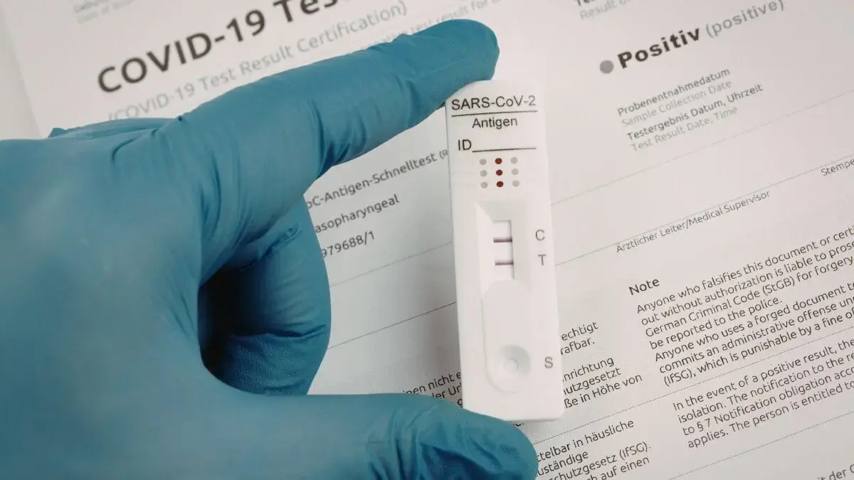 Nova variante da Covid-19 com maior escape imune cresce no mundo e chega a 23 países