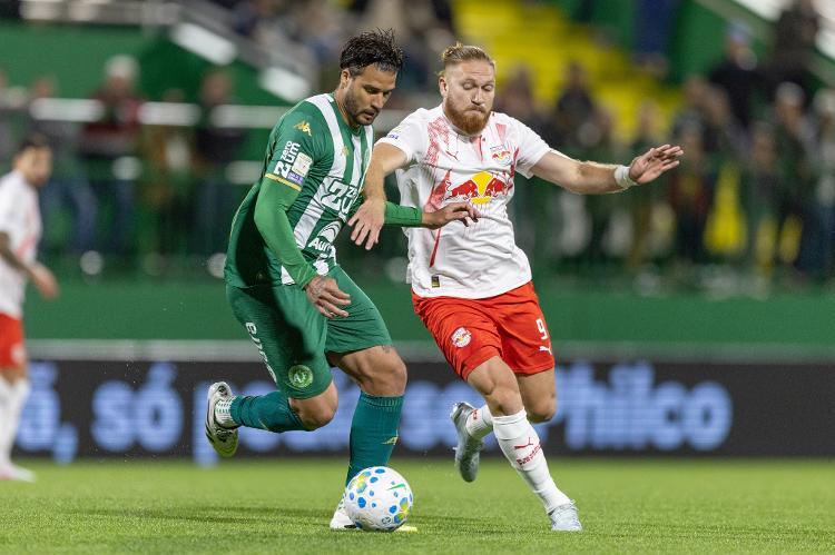 Chapecoense perde por 3 a 0 para o Bragantino e segue na lanterna do Brasileirão