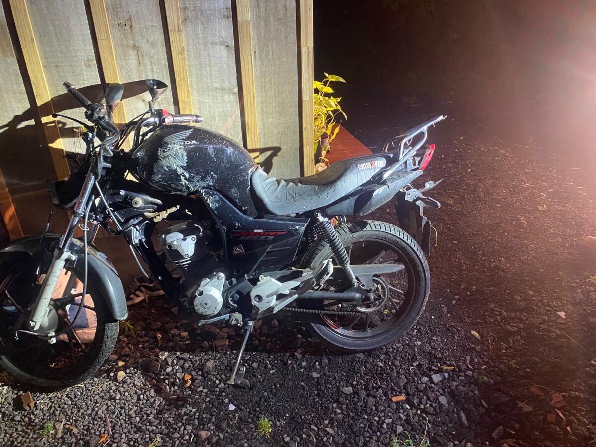 Duas pessoas ficam feridas em queda de moto na SC-155, em Xanxerê