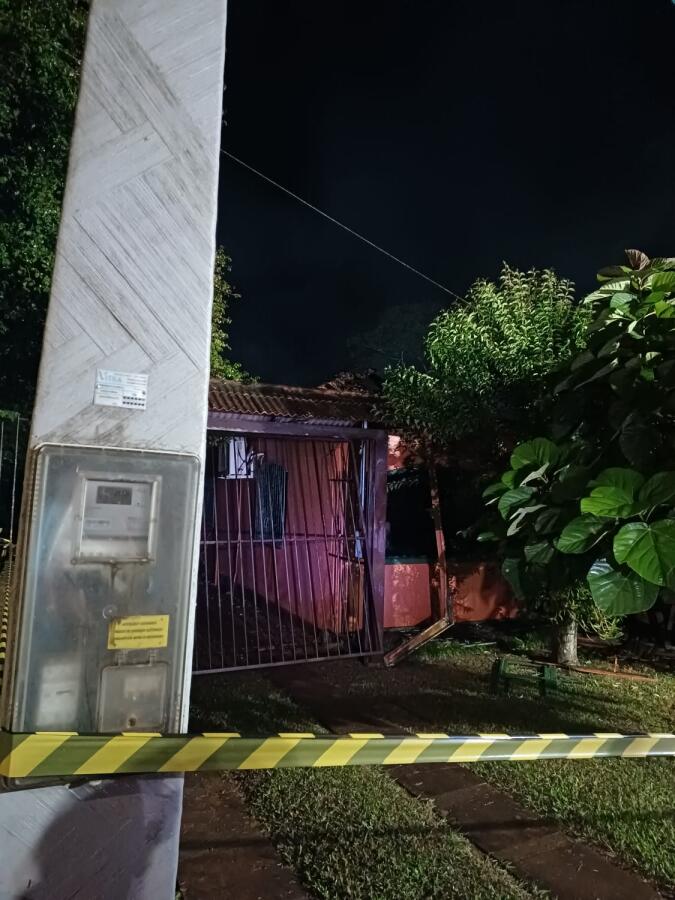 Incêndio destrói casa no interior de Itapiranga