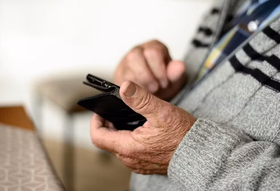 Uso da internet entre idosos cresce para 74,5%, aponta IBGE